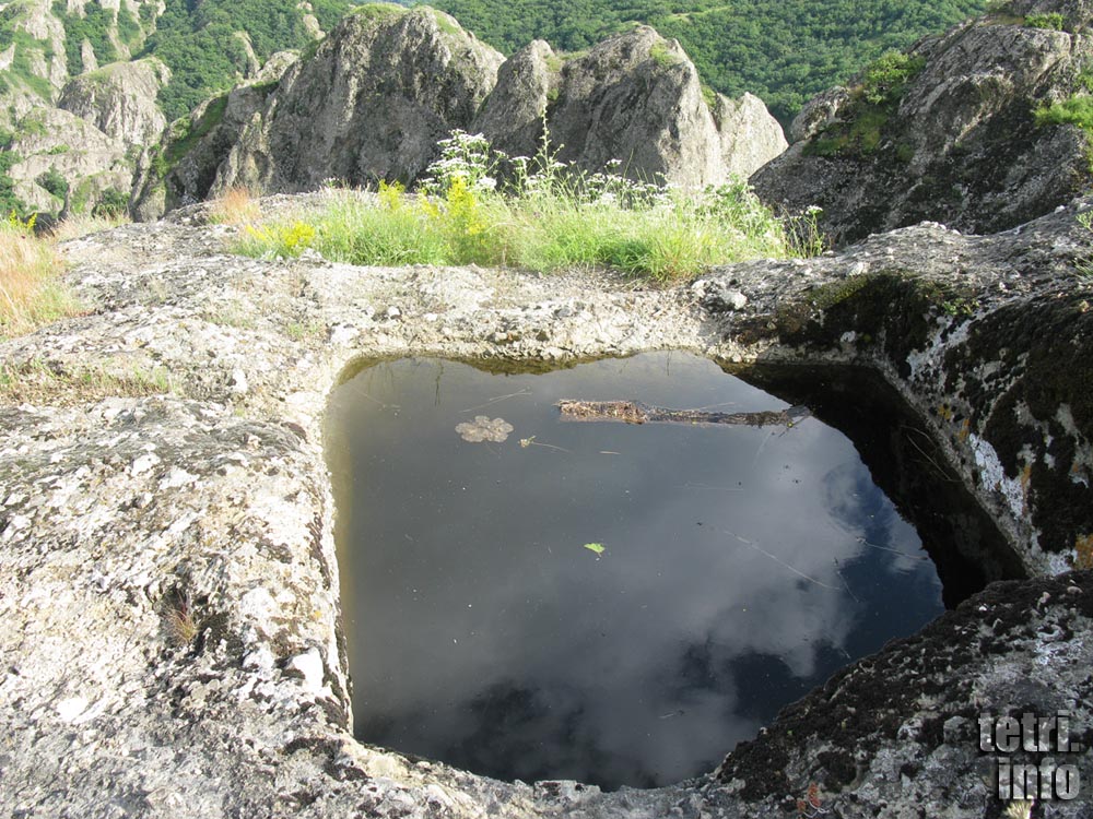 Birtvisi-A tank for collection and keeping water