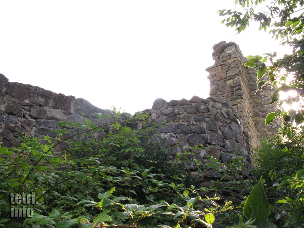 Partskhisi Fortress. Ruins of the walls