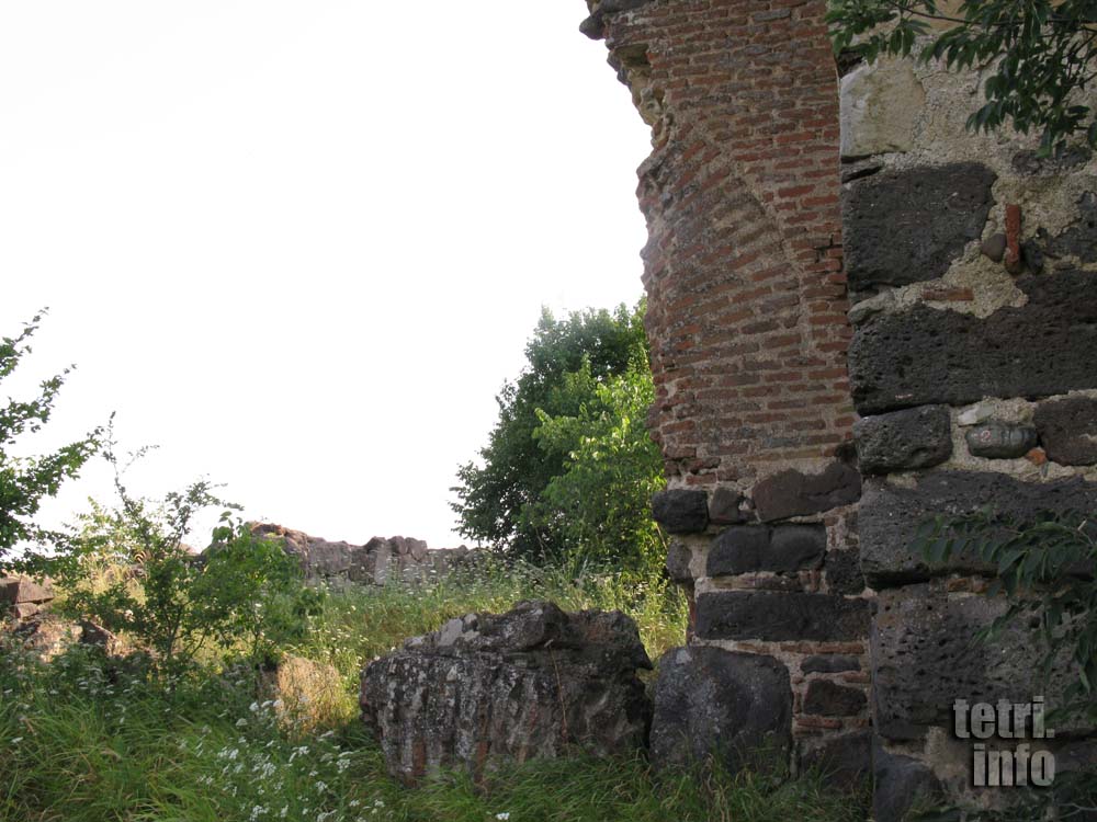 Partskhisi Fortress. Ruins of the walls